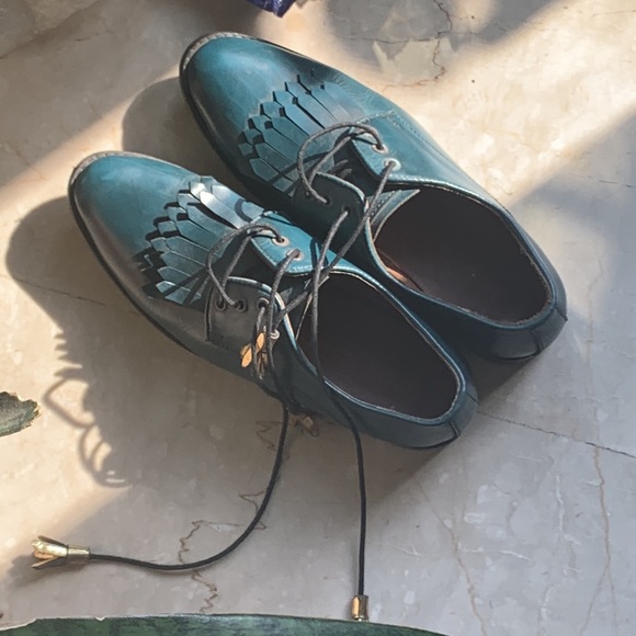 BEAUTIFULLY UNIQUE FROM A BOUTIQUE: Teal real leather handcrafted brogues. - Picture 3 of 10